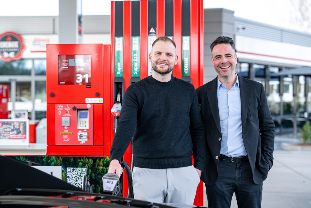 <span id="hs_cos_wrapper_name" class="hs_cos_wrapper hs_cos_wrapper_meta_field hs_cos_wrapper_type_text" style="" data-hs-cos-general-type="meta_field" data-hs-cos-type="text" >Inbetriebnahme der zweiten Super E20-Zapfsäule in Deutschland</span>